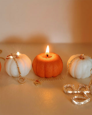 Juego de velas con forma de calabaza otoñal