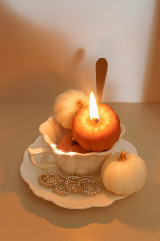 Juego de velas con forma de calabaza otoñal
