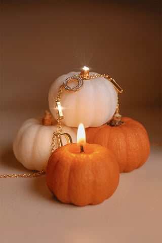 Juego de velas con forma de calabaza otoñal