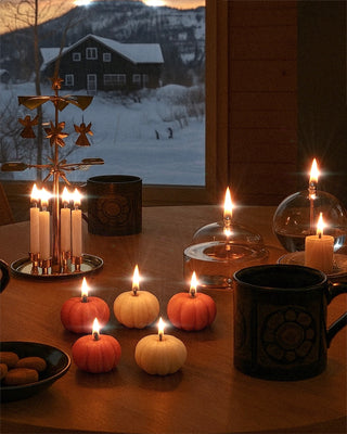 Juego de velas con forma de calabaza otoñal