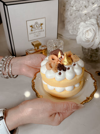 A close up of the Honey Gold Gâteau Cake Candle.