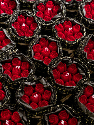 Deluxe Coco Rose Bouquet Candle in Lipstick