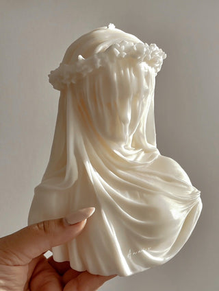 Amour, Anaïs.