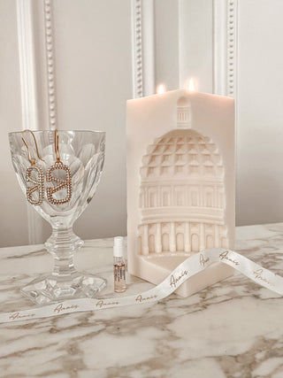 The ‘When in Rome’ 2-Wick Candle next to Anaïs Decor.