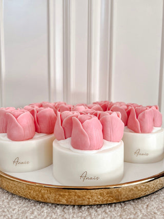 A beautiful tray full of Amélie Tulips Bouquet Candles.