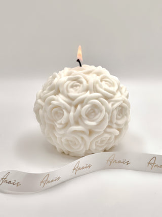 Flower Romance in White made with only premium beeswax and soy wax.