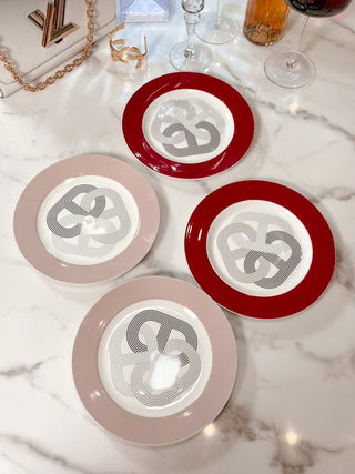 Luxurious Link Ceramic Plate in Pink.