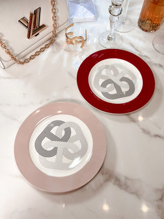 Luxurious Link Ceramic Plate in Pink.