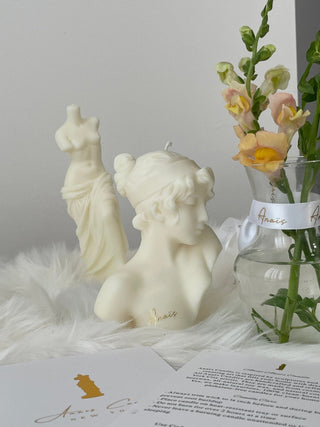 Miss Anaïs Candle.