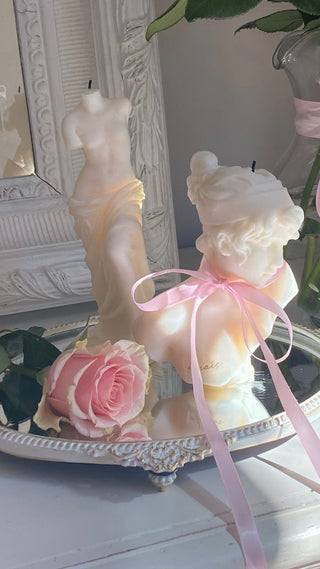 Miss Anaïs Candle.