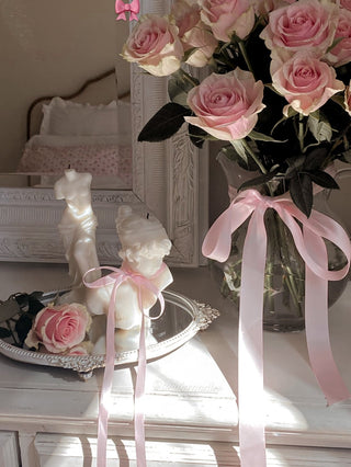 Miss Anaïs Candle.