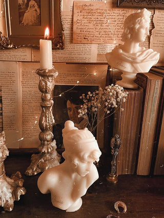 Miss Anaïs Candle.