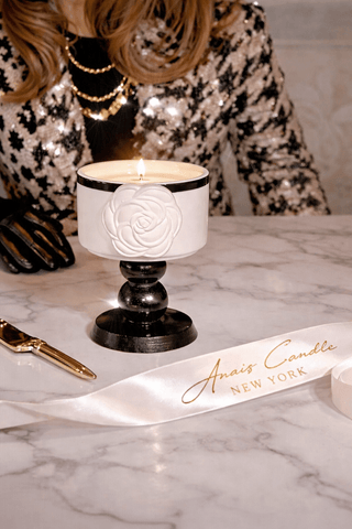 Camélia Maison candle with soy wax and beeswax used for a romantic date night