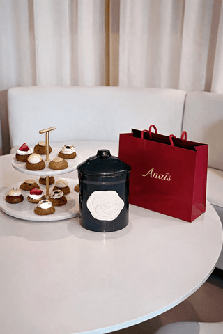 Camellia Élégance candle with soy wax and beeswax styled in a luxury living room