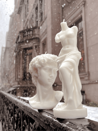 Anaïs Man & Venus Set in Sculpture White, handcrafted with premium beeswax and all-natural soy wax 9.