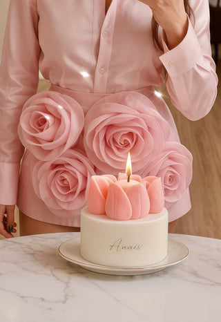 Amélie Tulips Bouquet Candle makes for the perfect gift for anniversaries or couples.