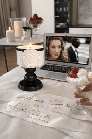 Camélia Maison Fleur Candle is the perfect decoration for hotels and mansions