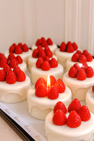 Anaïs Strawberry Shortcake Candle