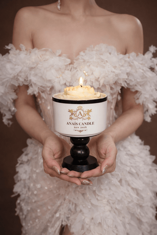 Jardin de Soie Candle is the perfect art decoration for any modern home