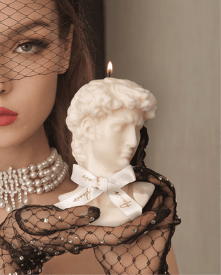 Anaïs Man & Venus Set in Sculpture White, handcrafted with premium beeswax and all-natural soy wax 3.