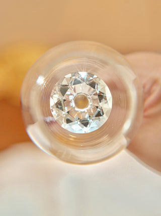 Close up of the glass diamond in the ‘100-Carat’ Diamond Champagne Flute.