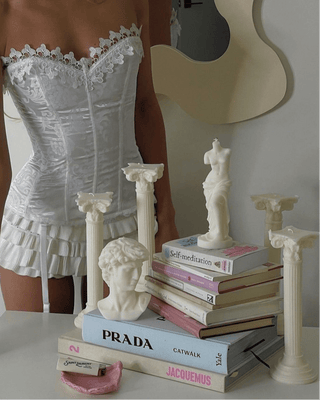 Anaïs Roman Column Present Set by Anaïs Candle, handcrafted with premium beeswax and all-natural soy wax 9.