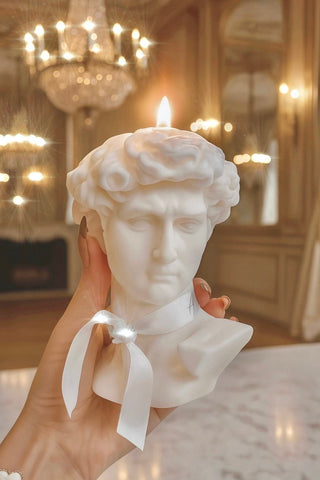 Anaïs Man & Venus Set in Sculpture White, handcrafted with premium beeswax and all-natural soy wax 4.