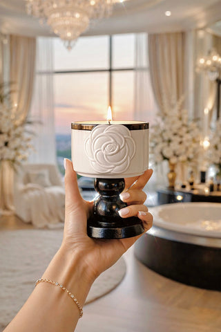 Camélia Maison candle with soy wax and beeswax on a marble coffee table