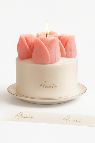 Amélie Tulips Bouquet Candle is made with premium beeswax and all-natural soy wax.