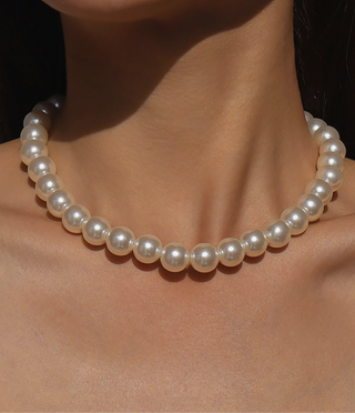 Lillia Timeless Pearl Necklace (Free Gift Offer!) worn by a model in the sunlight.