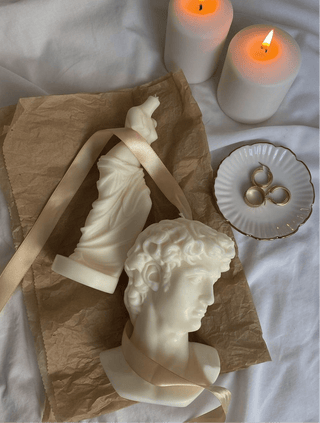Anaïs Man & Venus Set in Sculpture White, handcrafted with premium beeswax and all-natural soy wax 11.