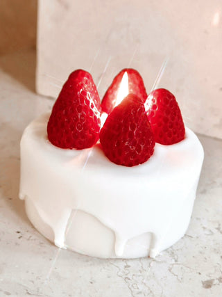 Anaïs Strawberry Shortcake Candle.